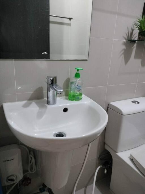 Cubao Manhattan Heights, Unit 8Bc Tower B, 1 Br Manila Exterior foto